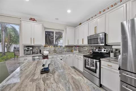 Kitchen - 11132 Running Pine Dr, Riverview, FL 33569 photo 8 of 8