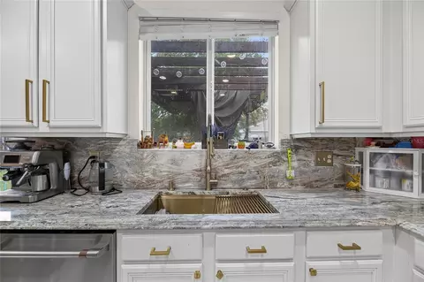 Kitchen - 11132 Running Pine Dr, Riverview, FL 33569 photo 2 of 8