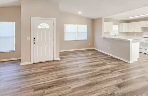 Living - 1013 Eskimo Ave, Tampa, FL 33604 photo 2 of 4