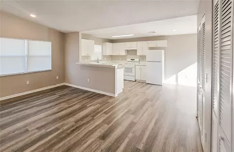 Living - 1013 Eskimo Ave, Tampa, FL 33604 photo 3 of 4