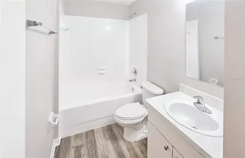 Bath - 1013 Eskimo Ave, Tampa, FL 33604 photo 1 of 2