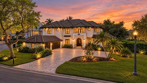 1100 Tortuga Cir NE, Saint Petersburg, FL 33702