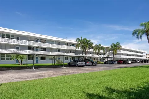 4720 Locust St NE #219, Saint Petersburg, FL 33703