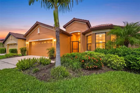 Exterior - 229 Silver Falls Dr, Apollo Beach, FL 33572 photo 4 of 17