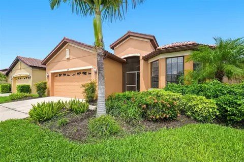 Exterior - 229 Silver Falls Dr, Apollo Beach, FL 33572 photo 2 of 17