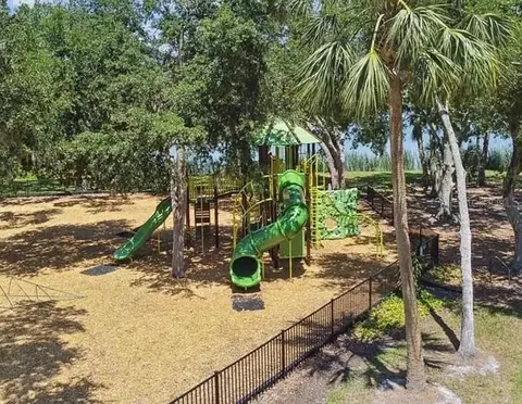 View/Area - 9407 Chart House Ct, Riverview, FL 33578 photo 2 of 4