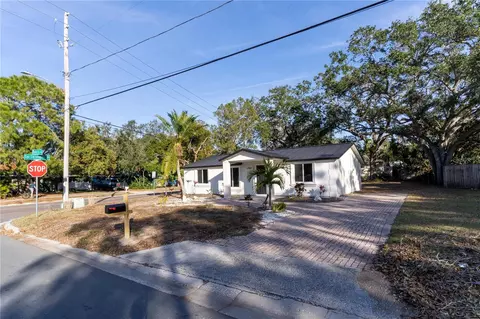 Exterior - 1395 Davis Rd, Dunedin, FL 34698 photo 2 of 7
