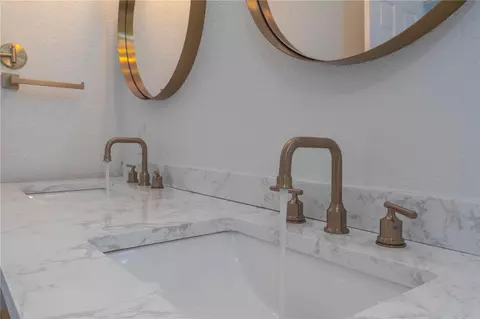Bath - 1395 Davis Rd, Dunedin, FL 34698 photo 3 of 6