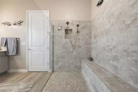 Bath - 5321 Kelper Hook Ct, Wimauma, FL 33598 photo 6 of 10