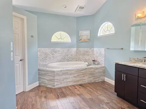 Bath - 9303 Alice Ln, Riverview, FL 33578 photo 5 of 5