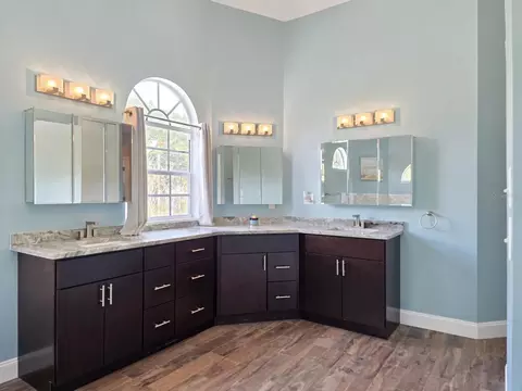 Bath - 9303 Alice Ln, Riverview, FL 33578 photo 4 of 5