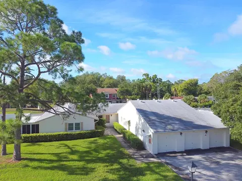 3386 39th St S #B, Saint Petersburg, FL 33711