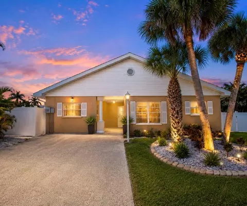 Exterior - 210 84th St, Holmes Beach, FL 34217 photo 2 of 7