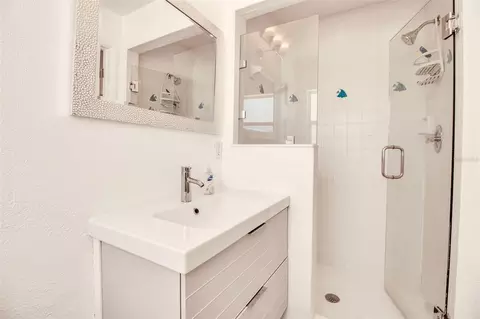 Bath - 210 84th St, Holmes Beach, FL 34217 photo 1 of 1