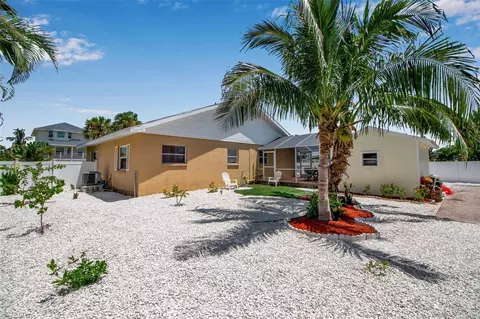 Exterior - 210 84th St, Holmes Beach, FL 34217 photo 6 of 7