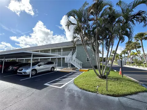 5287 81st St N #26, Saint Petersburg, FL 33709