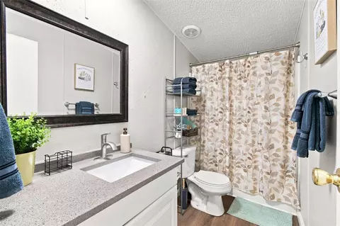 Bath - 8823 E Millpoint Rd, Riverview, FL 33578 photo 3 of 4