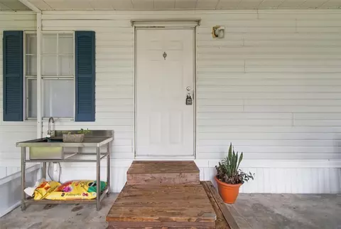 Exterior - 8823 E Millpoint Rd, Riverview, FL 33578 photo 2 of 8