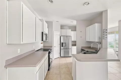 Kitchen - 5519 Kinglethill Dr, Lithia, FL 33547 photo 1 of 3