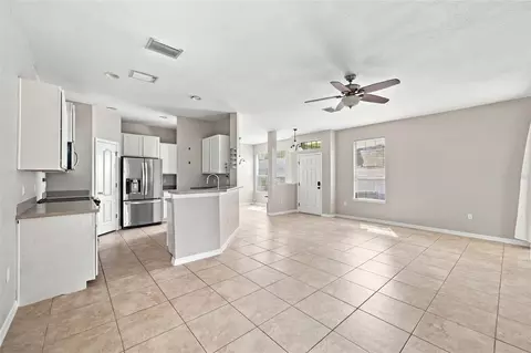 Living - 5519 Kinglethill Dr, Lithia, FL 33547 photo 4 of 4