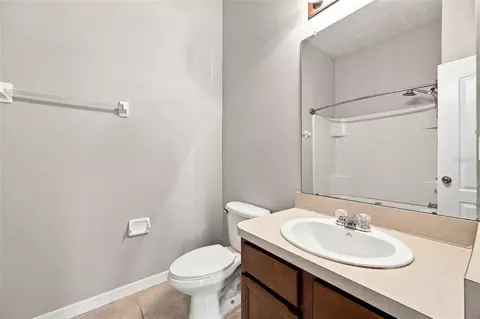 Bath - 5519 Kinglethill Dr, Lithia, FL 33547 photo 4 of 5