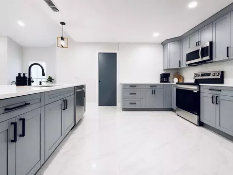 Kitchen - 12111 Wildbrook Dr, Riverview, FL 33569 photo 3 of 5