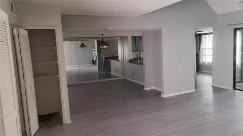 4891 Puritan Cir #2322, Tampa, FL 33617