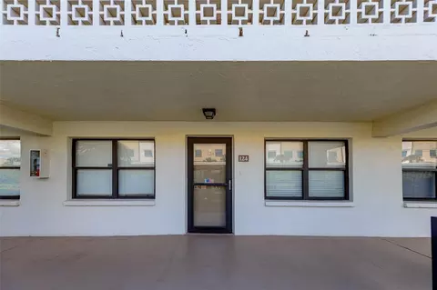 5090 Bay St NE #124, Saint Petersburg, FL 33703