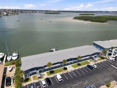 250 126th Ave #110, Treasure Island, FL 33706