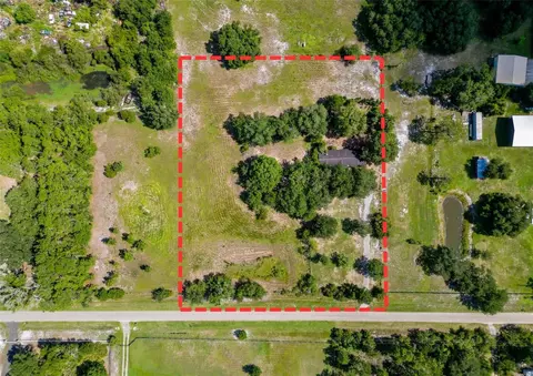 6204 Kelly Rd, Plant City, FL 33565