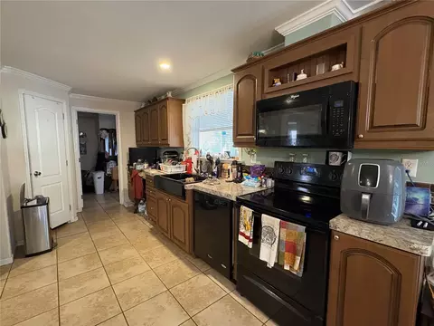 Kitchen - 7310 Riverview Dr, Riverview, FL 33578 photo 3 of 7
