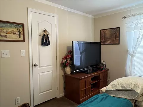 Bedroom - 7310 Riverview Dr, Riverview, FL 33578 photo 8 of 11