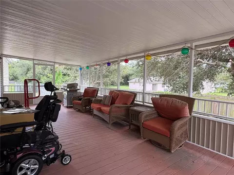 Exterior - 7310 Riverview Dr, Riverview, FL 33578 photo 8 of 15