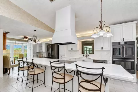 Kitchen - 3917 King Dr, Brandon, FL 33511 photo 3 of 9