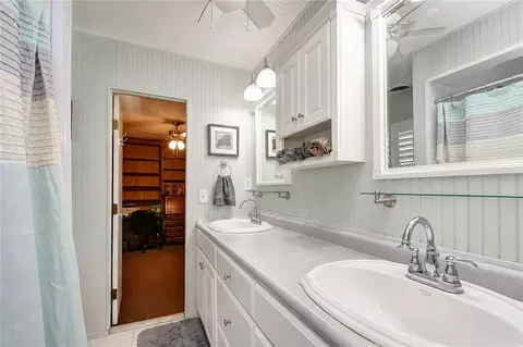 Bath - 3917 King Dr, Brandon, FL 33511 photo 1 of 2