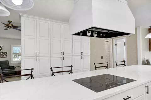 Kitchen - 3917 King Dr, Brandon, FL 33511 photo 6 of 9