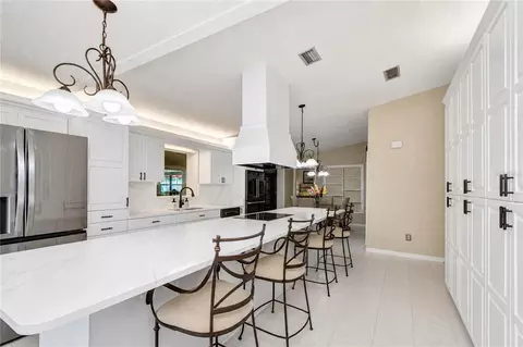 Kitchen - 3917 King Dr, Brandon, FL 33511 photo 7 of 9