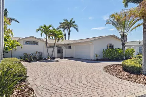 11225 4th St E, Treasure Island, FL 33706