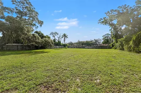 Exterior - 2300 Kent Dr, Largo, FL 33774 photo 7 of 8