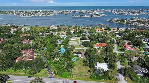 View/Area - 2300 Kent Dr, Largo, FL 33774 photo 6 of 9