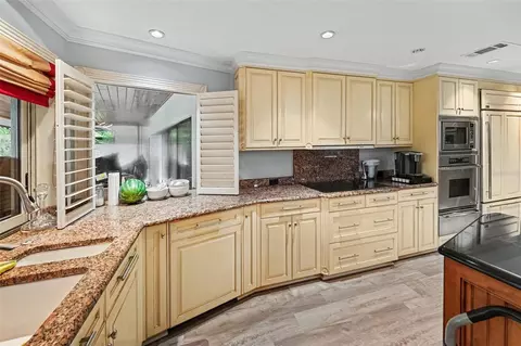 Kitchen - 2300 Kent Dr, Largo, FL 33774 photo 4 of 4