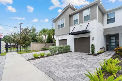 Exterior - 3227 Timber Crossing Ave, Brandon, FL 33511 photo 3 of 6