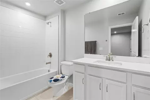 Bath - 3227 Timber Crossing Ave, Brandon, FL 33511 photo 3 of 3