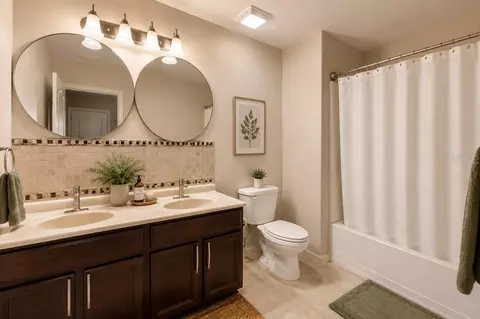 Bath - 9026 Sienna Moss Ln, Riverview, FL 33578 photo 4 of 5