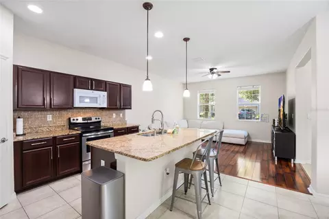 Kitchen - 9026 Sienna Moss Ln, Riverview, FL 33578 photo 4 of 6