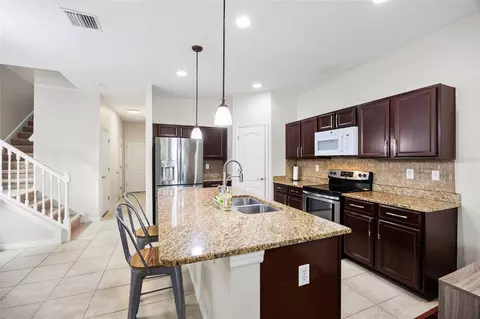 Kitchen - 9026 Sienna Moss Ln, Riverview, FL 33578 photo 2 of 6