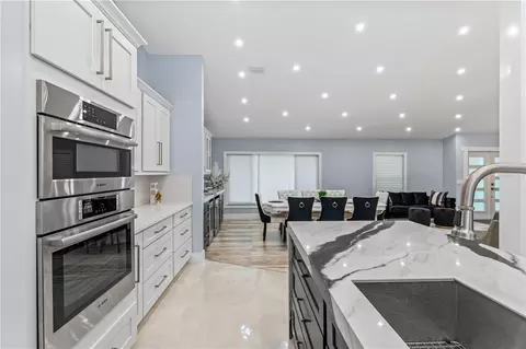 Kitchen - 4712 Dover Cliff Ct, Dover, FL 33527 photo 10 of 15
