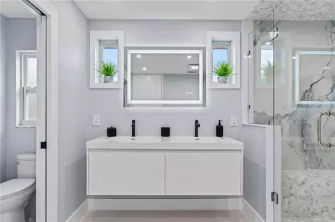 Bath - 4712 Dover Cliff Ct, Dover, FL 33527 photo 2 of 8