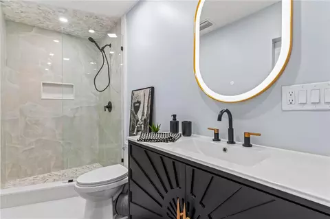 Bath - 4712 Dover Cliff Ct, Dover, FL 33527 photo 6 of 8