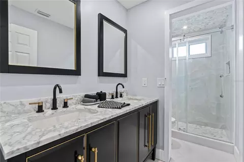 Bath - 4712 Dover Cliff Ct, Dover, FL 33527 photo 8 of 8